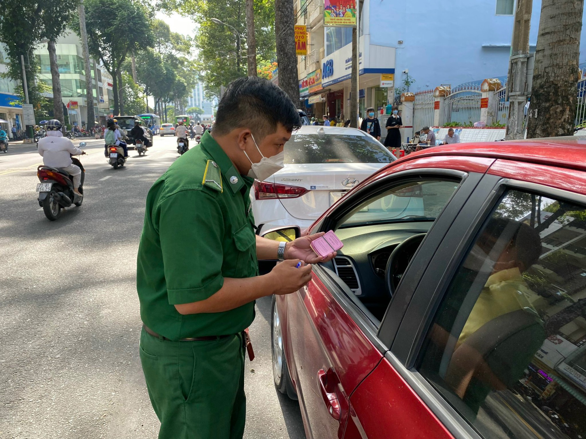 TP HCM: Đề nghị xử lý nghiêm người đánh gãy mũi nhân viên thu phí đỗ ô tô