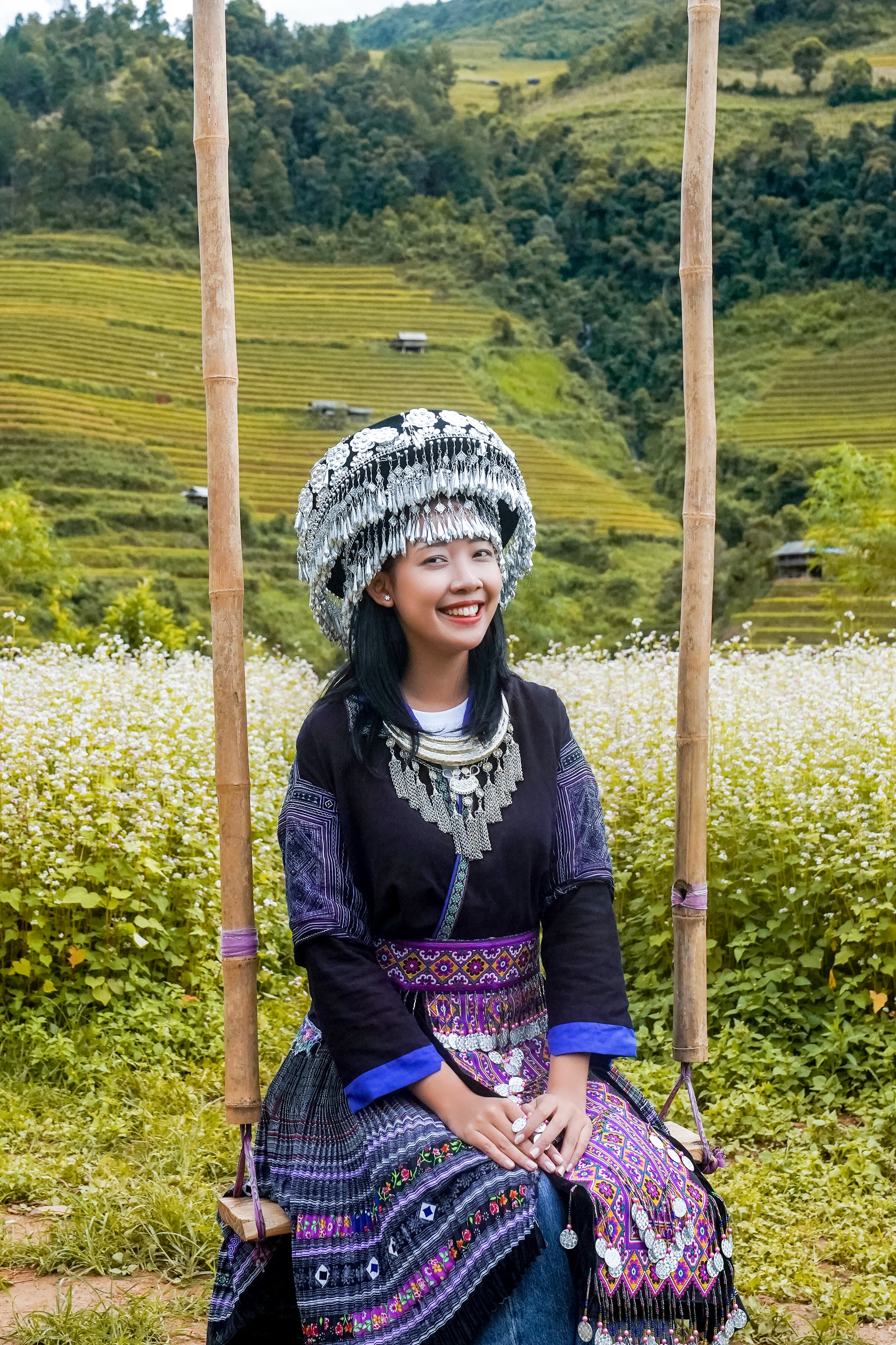 Nông Thúy Hằng mang sách lên vùng cao - Ảnh 3.