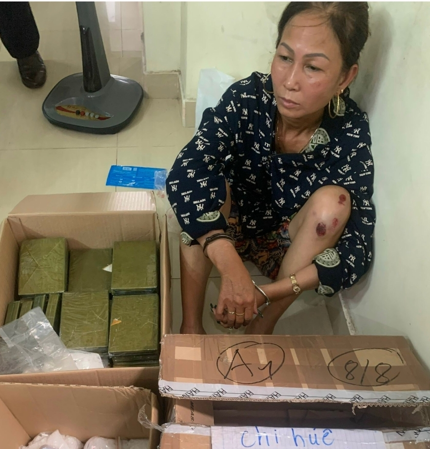 Bắt bà trùm đường dây ma túy xuyên quốc gia, thu giữ 56 bánh heroin - Ảnh 1.