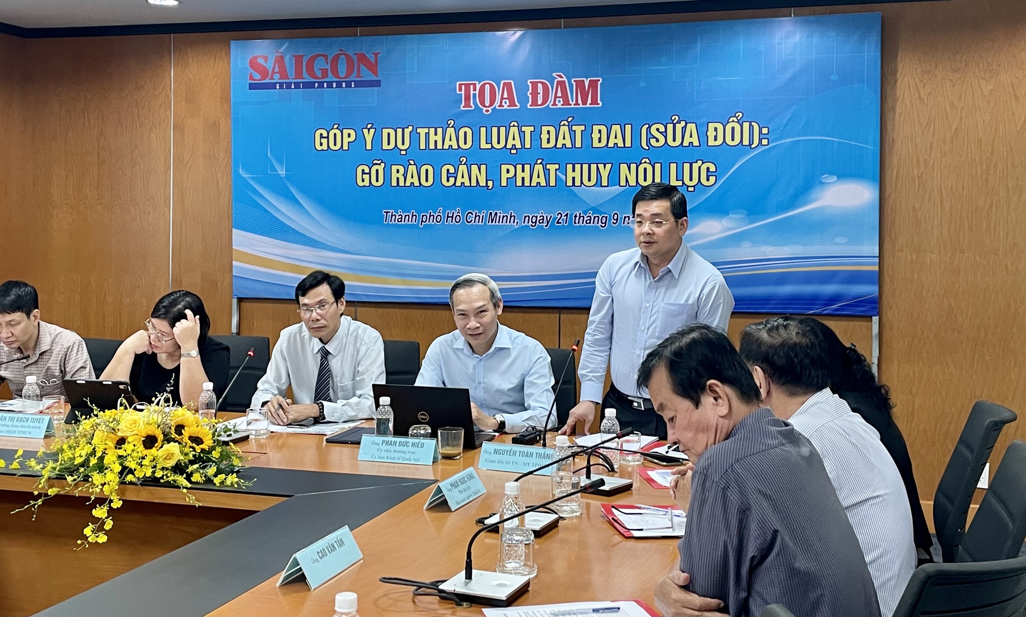 C&oacute; việc đẩy gi&aacute; đất rồi lấy đ&oacute; l&agrave;m gi&aacute; thị trường! - Ảnh 1.