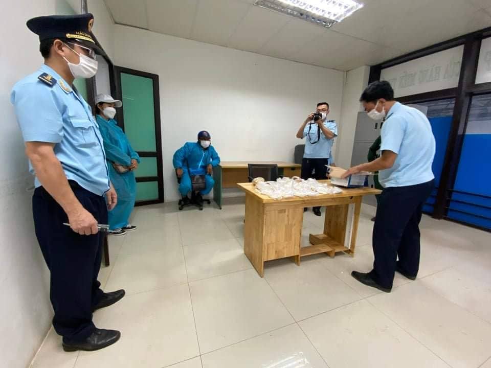 Lộ kẻ đứng sau vụ vận chuyển 1,7 kg vàng và 10.000 USD qua biên giới