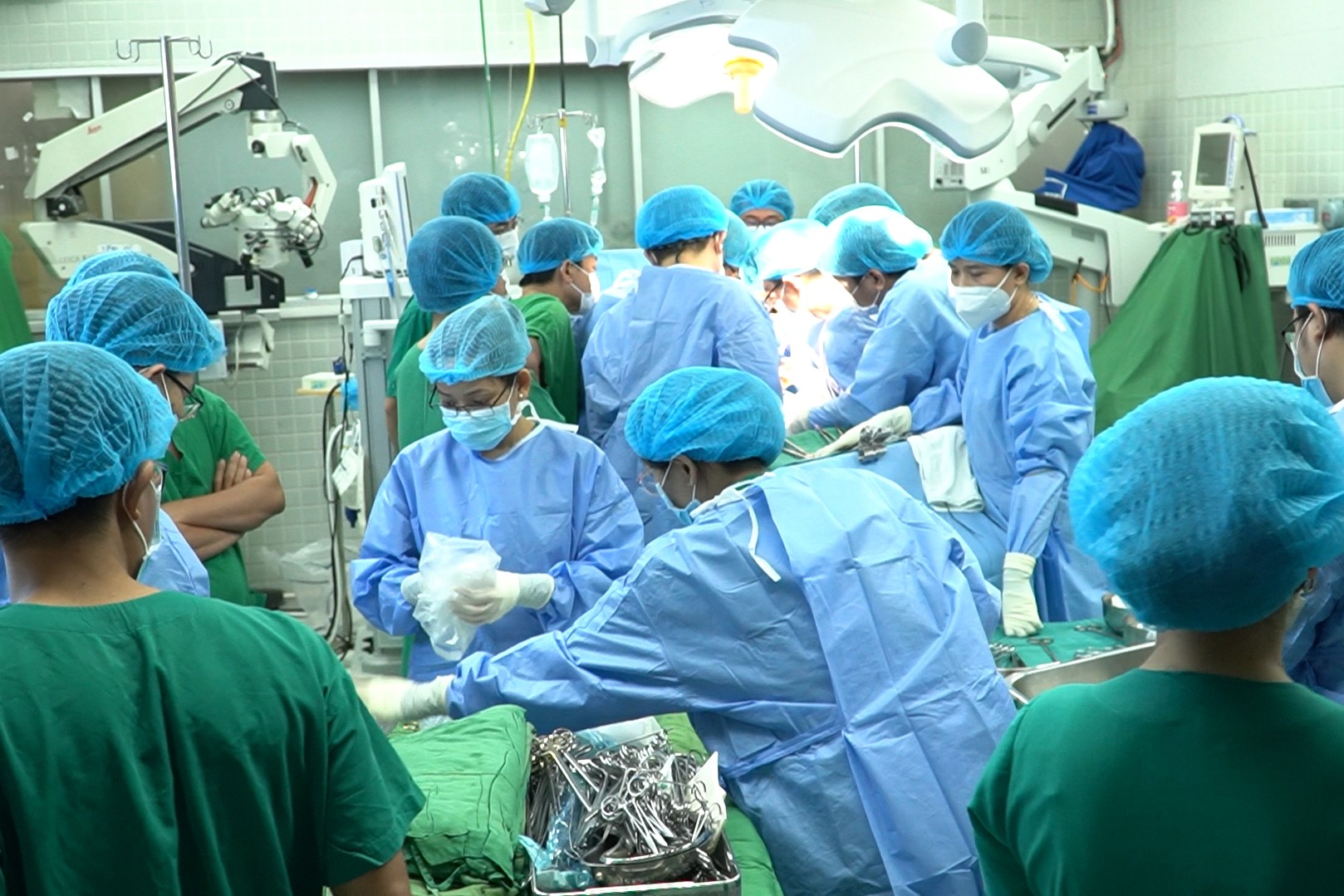 Bất ngờ với bệnh viện vệ tinh