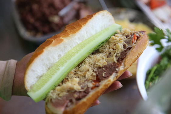"Bánh mì" vào từ điển Mỹ: Ảnh hưởng của ẩm thực Á Đông