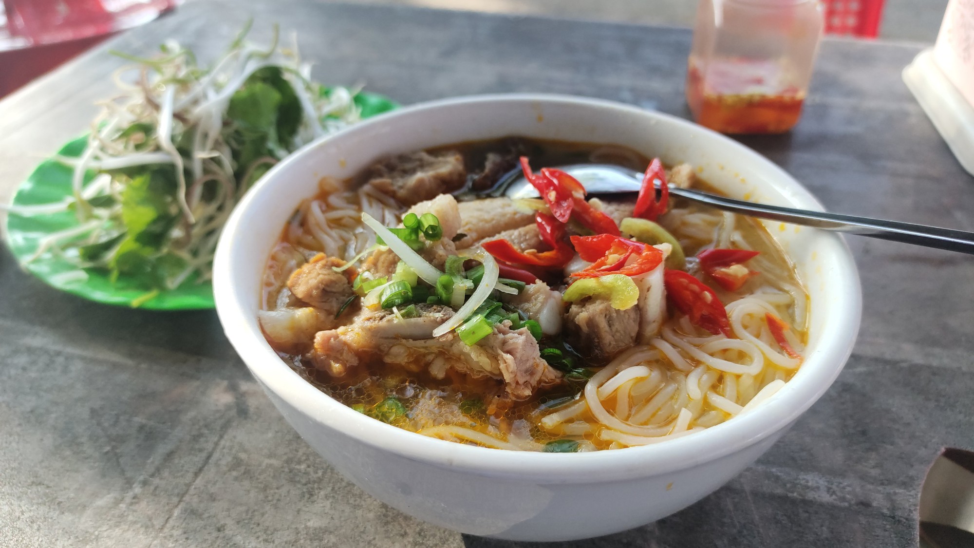 H&uacute;t hồn m&oacute;n Huế b&igrave;nh d&acirc;n - Ảnh 1.