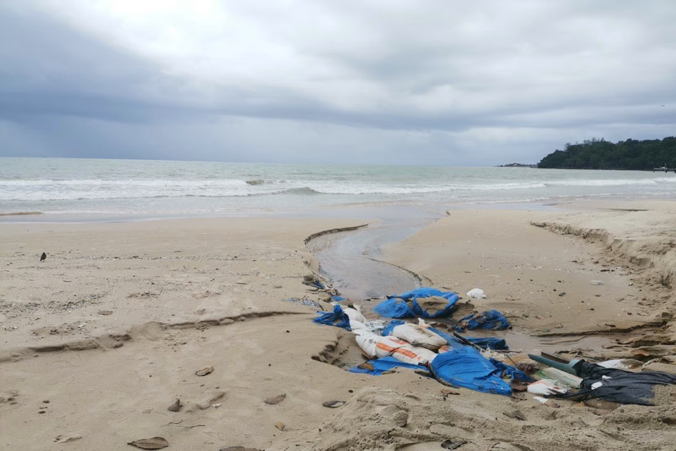 Chìm tàu ngoài khơi Campuchia, 23 công dân Trung Quốc mất tích