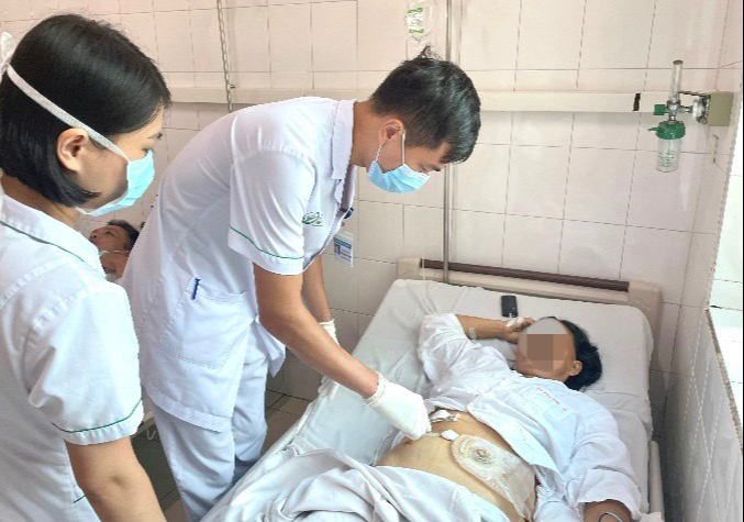 Người phụ nữ bị trâu húc thủng âm đạo