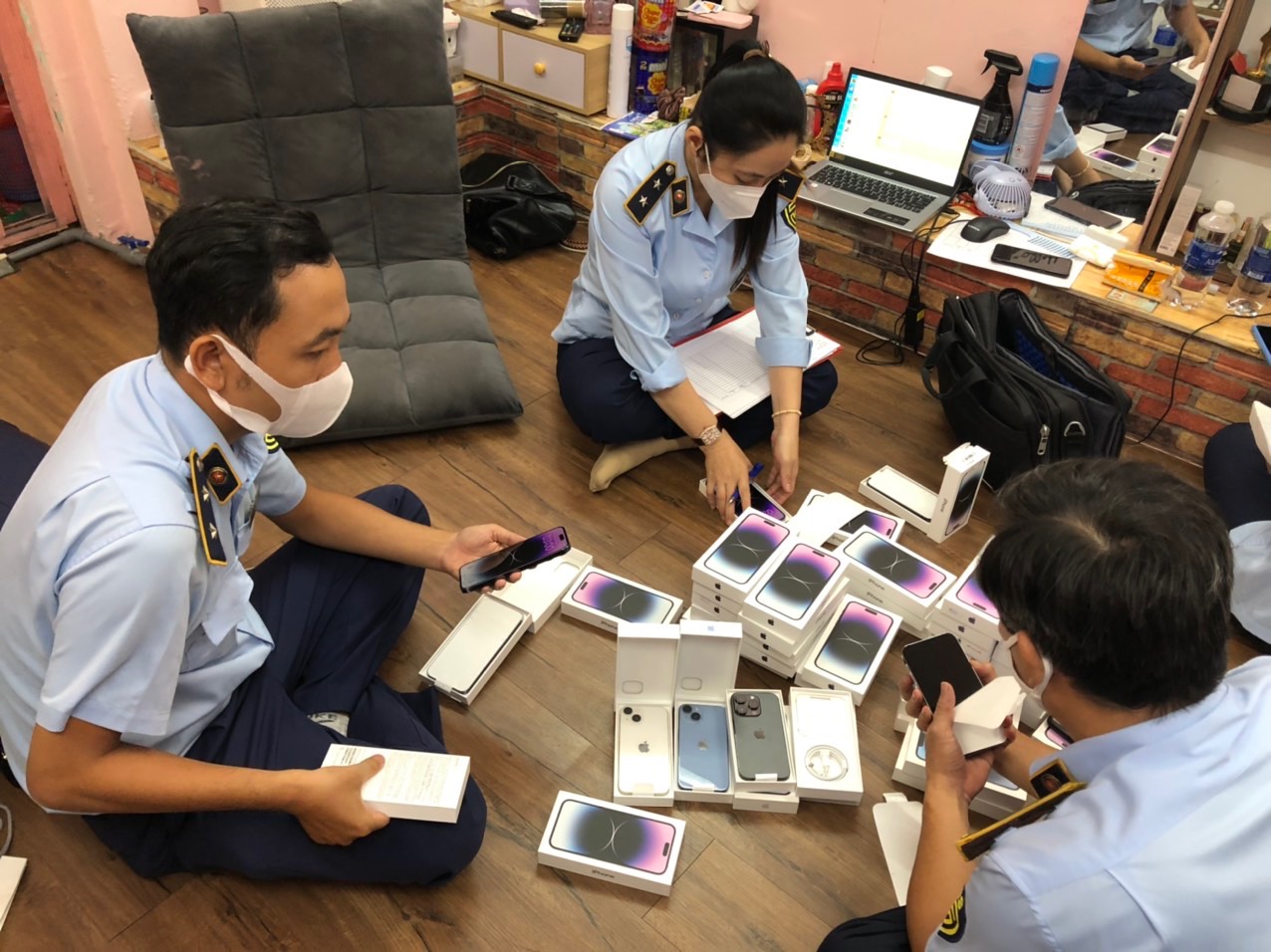Phát hiện lô iPhone 14 đầu tiên nghi nhập lậu