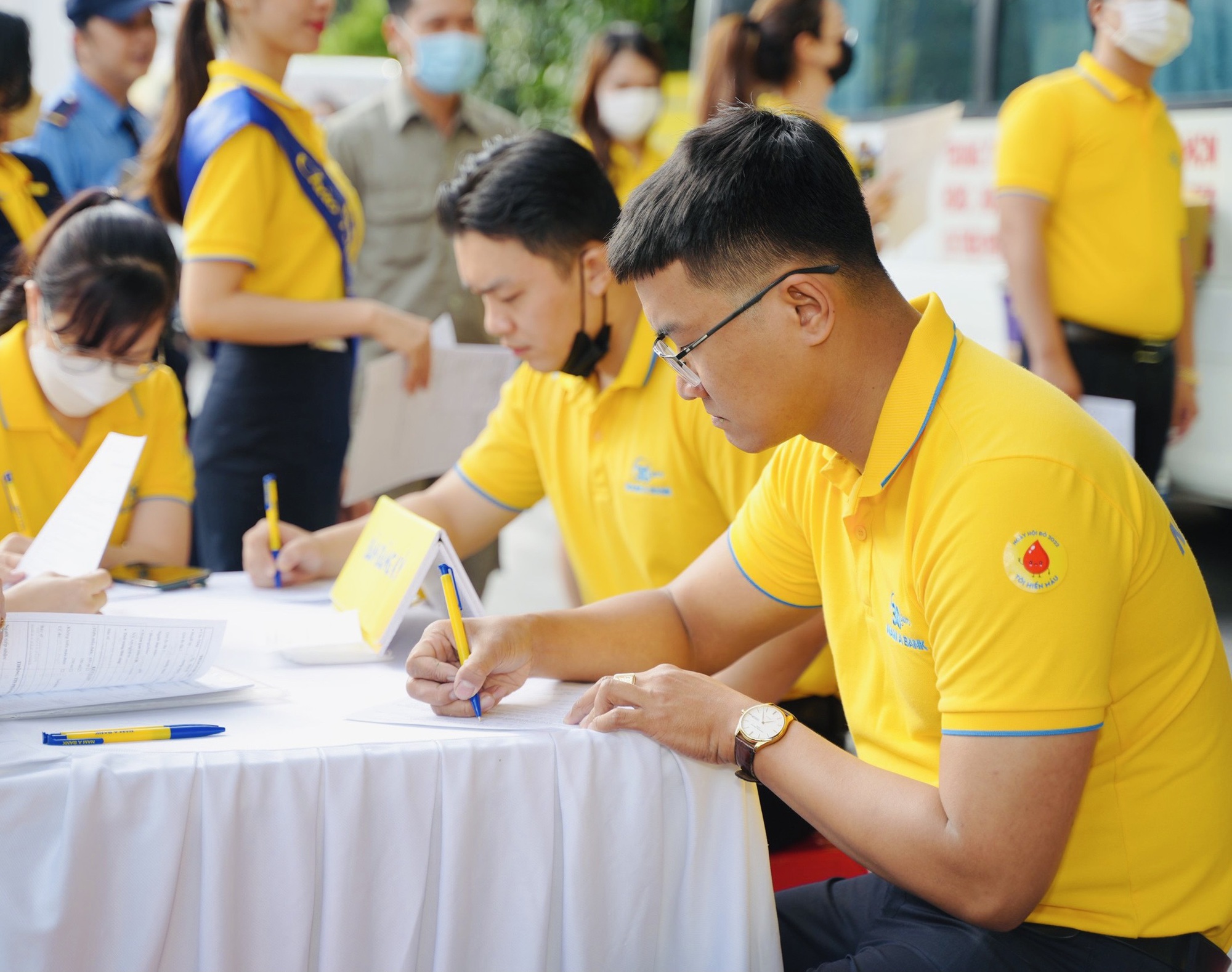 Ng&agrave;y Hội đỏ 2022: Nam A Bank gửi trao giọt m&aacute;u y&ecirc;u thương đến nhiều bệnh nh&acirc;n - Ảnh 1.
