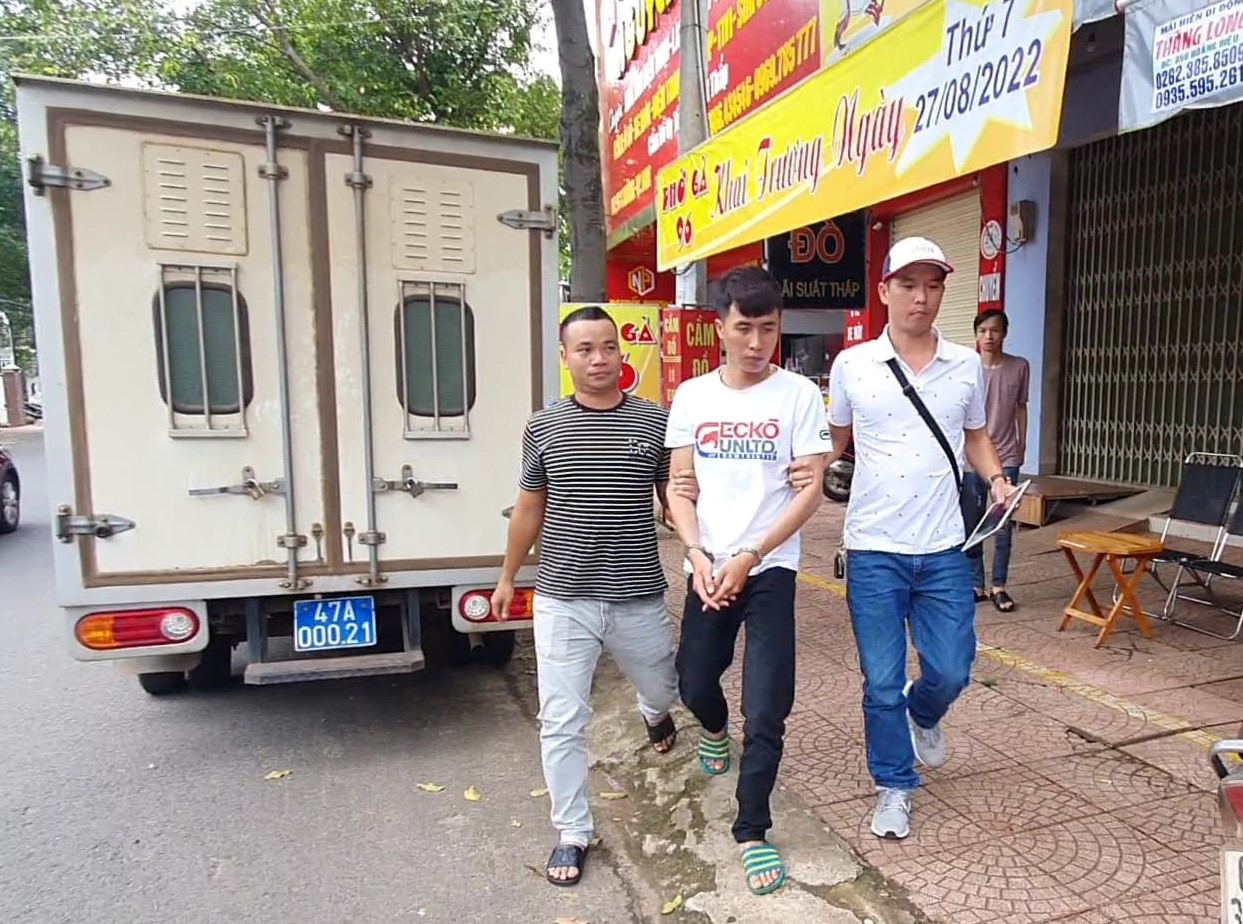 Bắt giữ 1 học viên chuyên móc cốp xe máy của người học lái