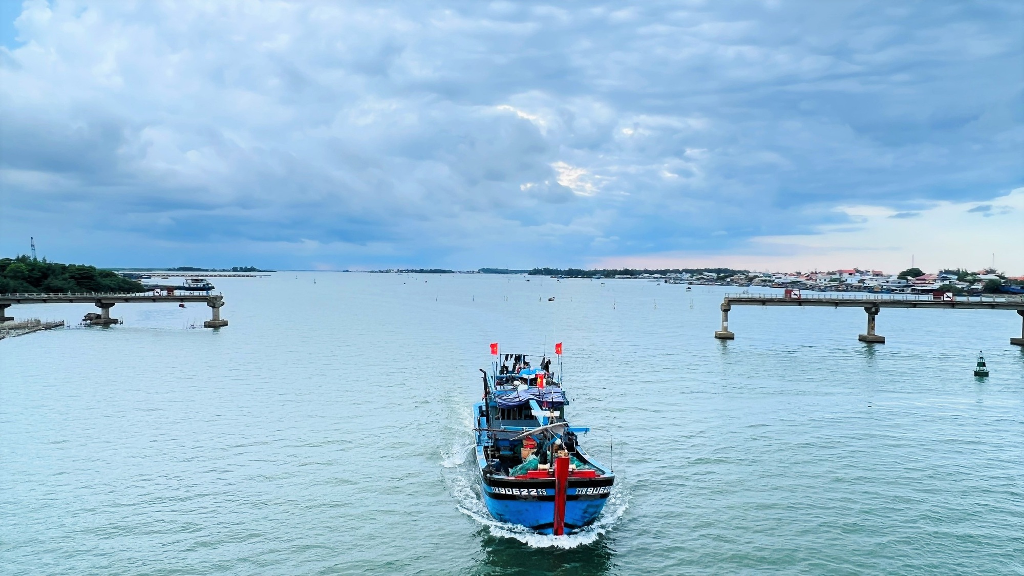 Cửa Thuận An 600 năm thăng trầm
