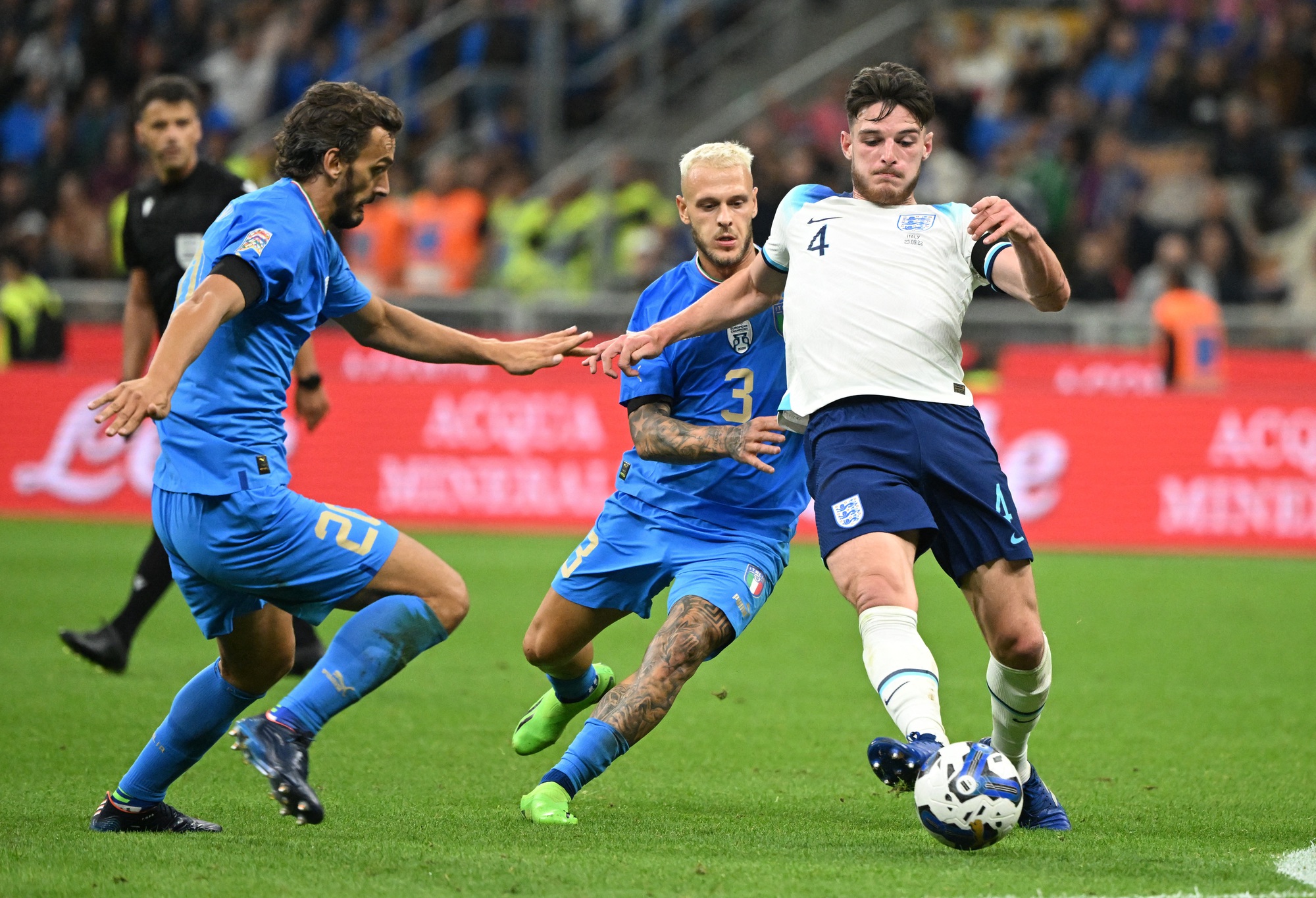 Thua sốc tr&ecirc;n đất &Yacute;, tuyển Anh rớt hạng Nations League - Ảnh 1.