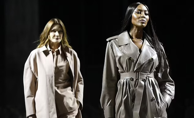 Cựu Đệ nhất phu nhân Pháp đọ dáng với Naomi Campbell