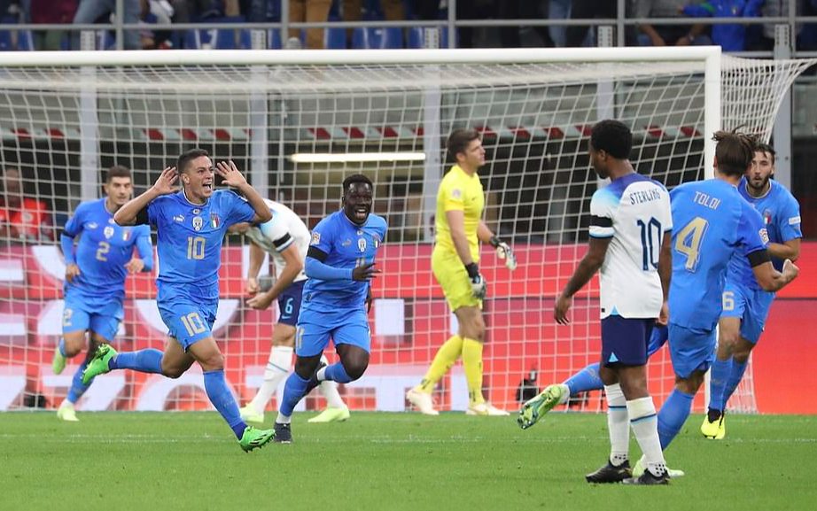 Thua sốc tr&ecirc;n đất &Yacute;, tuyển Anh rớt hạng Nations League - Ảnh 3.