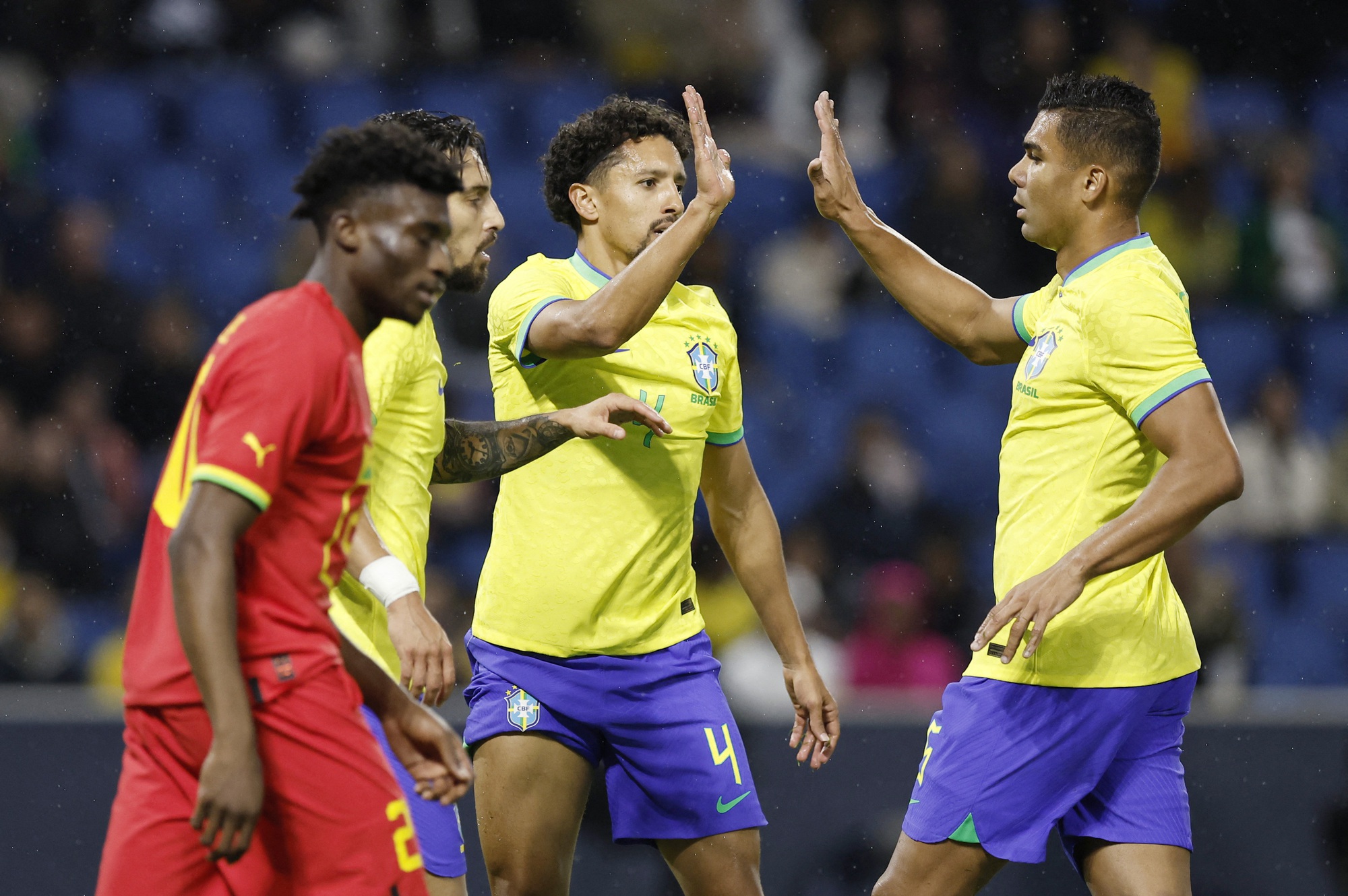 Son Heung-min lập siêu phẩm cứu Hàn Quốc, Richarlison bùng nổ với Brazil - Ảnh 7.