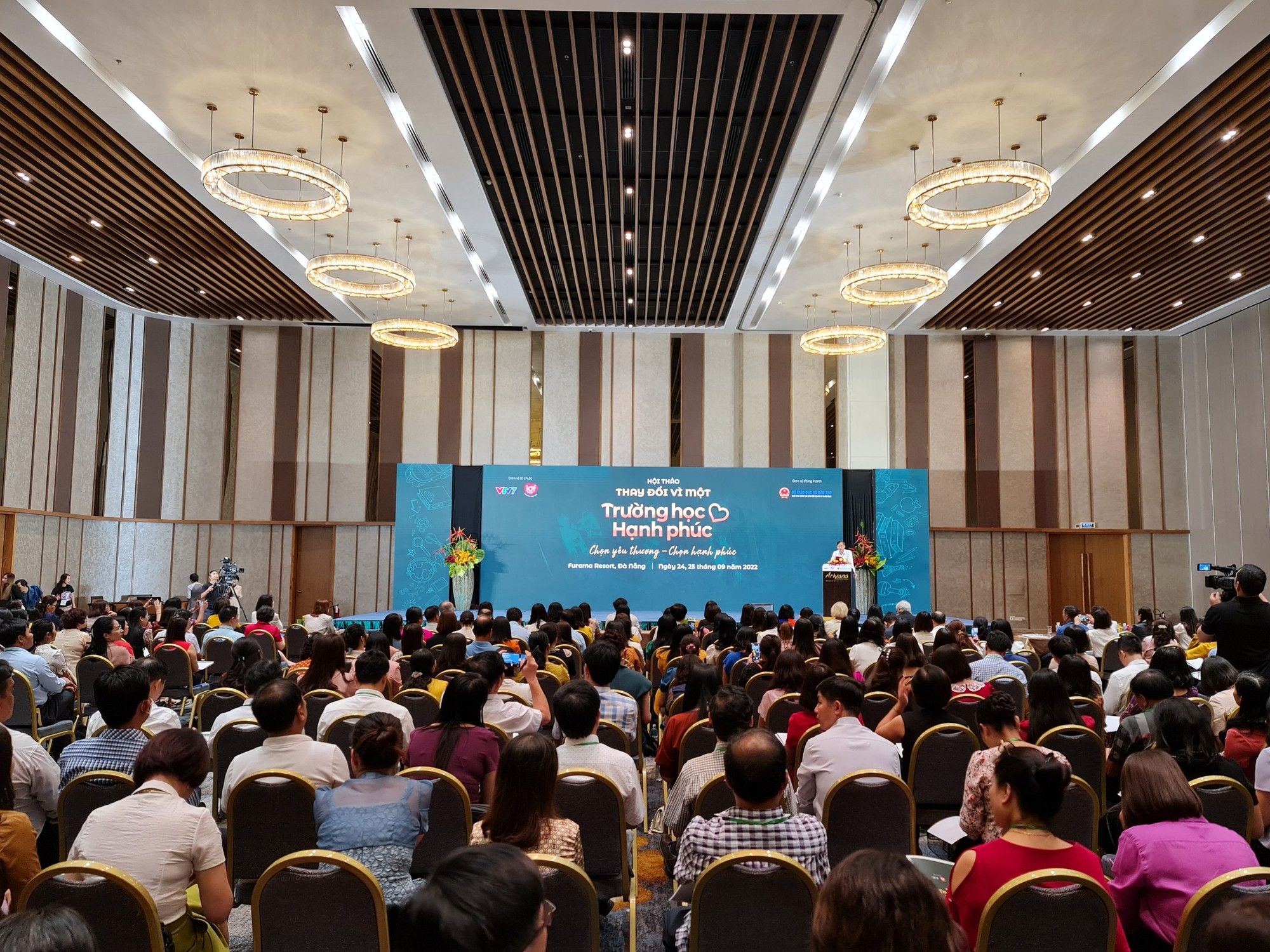 400 hiệu trưởng c&ugrave;ng tham dự hội thảo &ldquo;Thay đổi v&igrave; một trường học hạnh ph&uacute;c&rdquo; - Ảnh 2.
