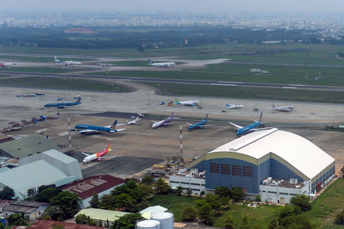 Lo "lạm phát" sân bay
