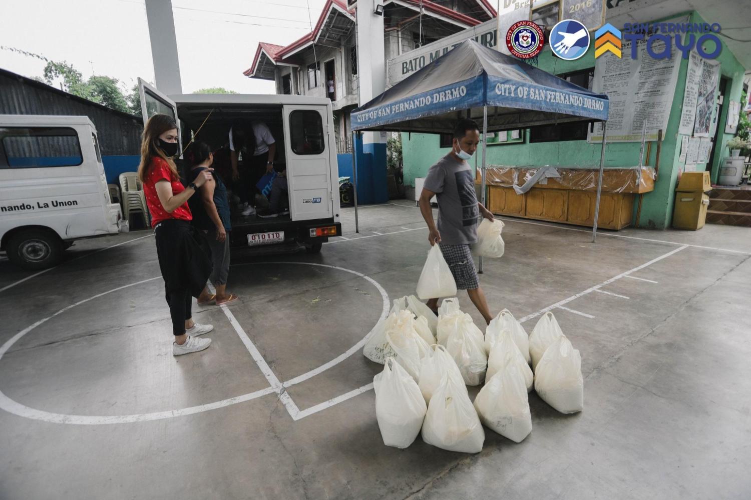 Si&ecirc;u b&atilde;o Noru đổ bộ Philippines, mang theo sức mạnh b&ugrave;ng nổ - Ảnh 9.