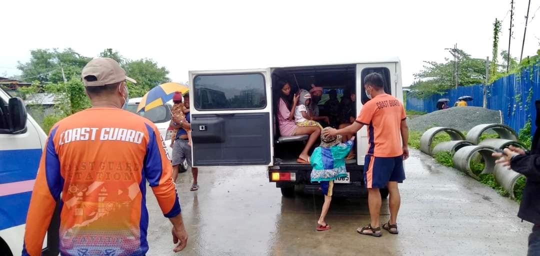 Si&ecirc;u b&atilde;o Noru đổ bộ Philippines, mang theo sức mạnh b&ugrave;ng nổ - Ảnh 13.