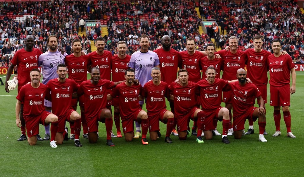 Berbatov ghi bàn, cựu sao Man United thất bại trước Liverpool - Ảnh 1.