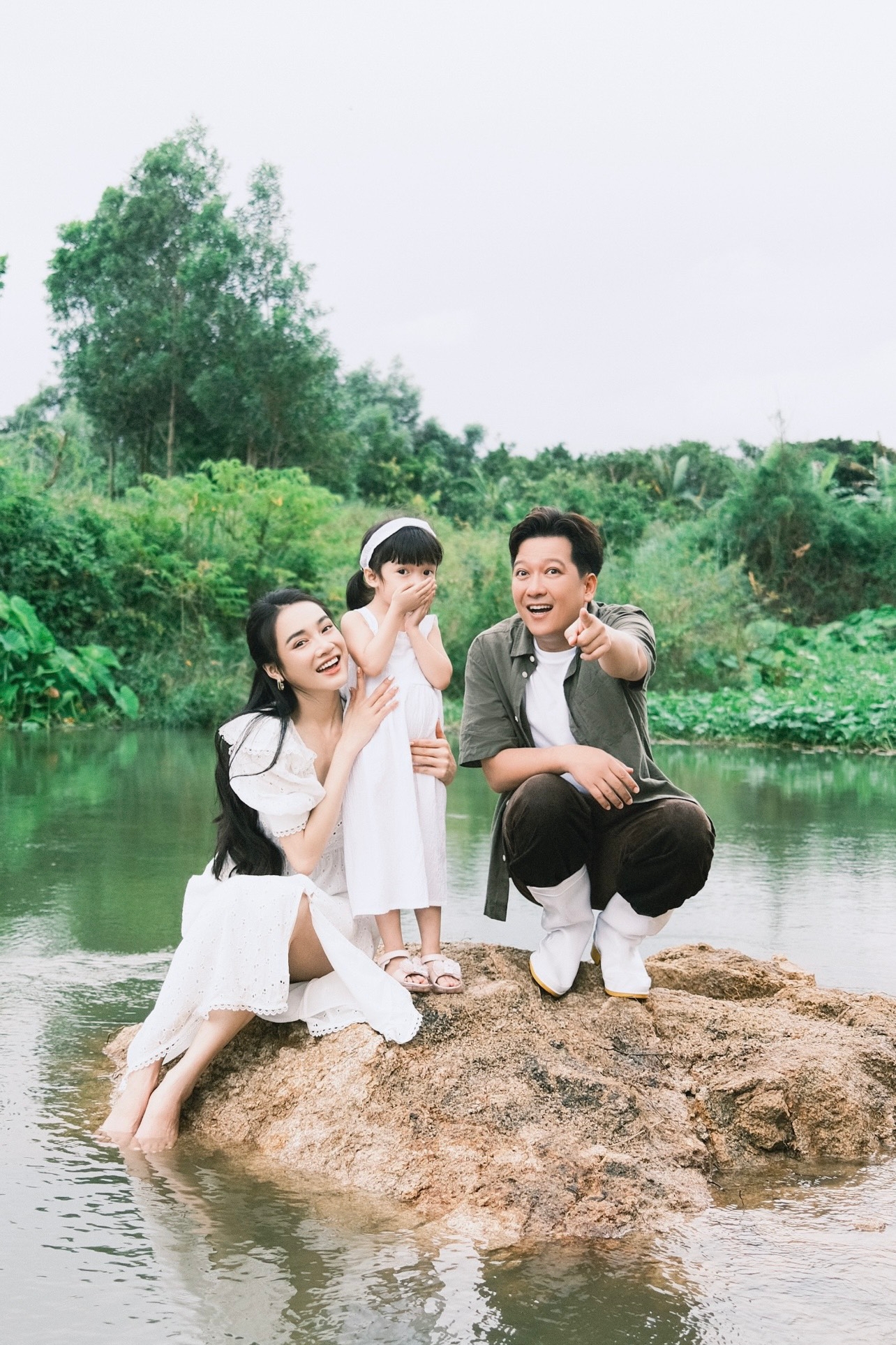 Trường Giang đưa Nh&atilde; Phương đến nơi xa vắng để h&acirc;m n&oacute;ng t&igrave;nh y&ecirc;u - Ảnh 1.