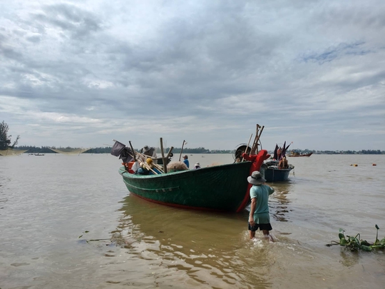 Quảng Nam, Đ&agrave; Nẵng, Thừa Thi&ecirc;n - Huế... hối hả ứng ph&oacute; b&atilde;o Noru - Ảnh 26.
