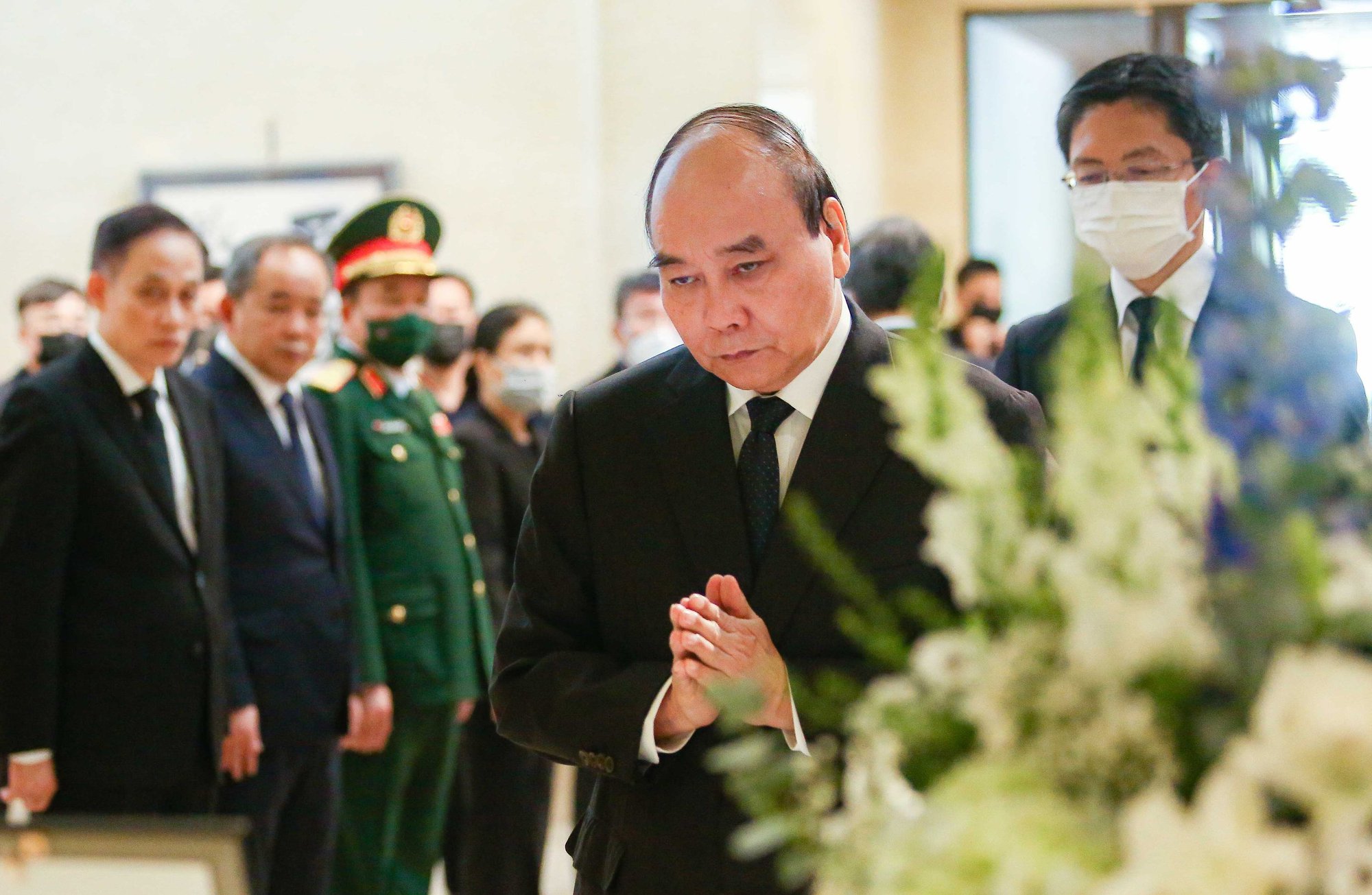 Chủ tịch nước đi m&aacute;y bay thương mại sang Nhật Bản dự Quốc tang cố Thủ tướng Abe Shinzo - Ảnh 1.