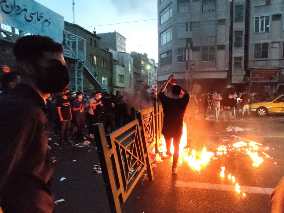 Iran triệu các đại sứ Anh và Na Uy, phản đối phương Tây - Ảnh 4.
