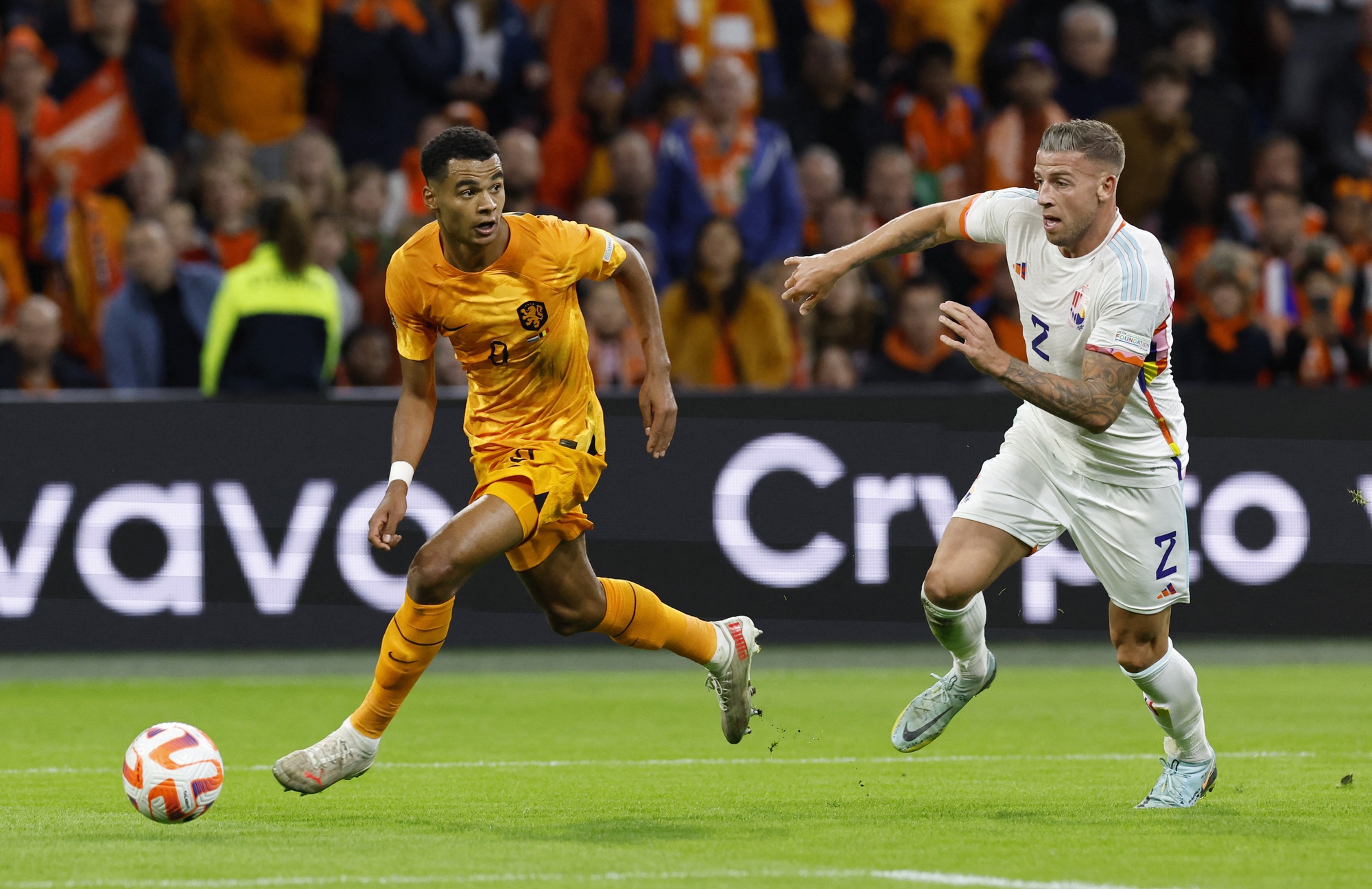 Người h&ugrave;ng Van Dijk trao v&eacute; b&aacute;n kết Nations League cho H&agrave; Lan - Ảnh 2.