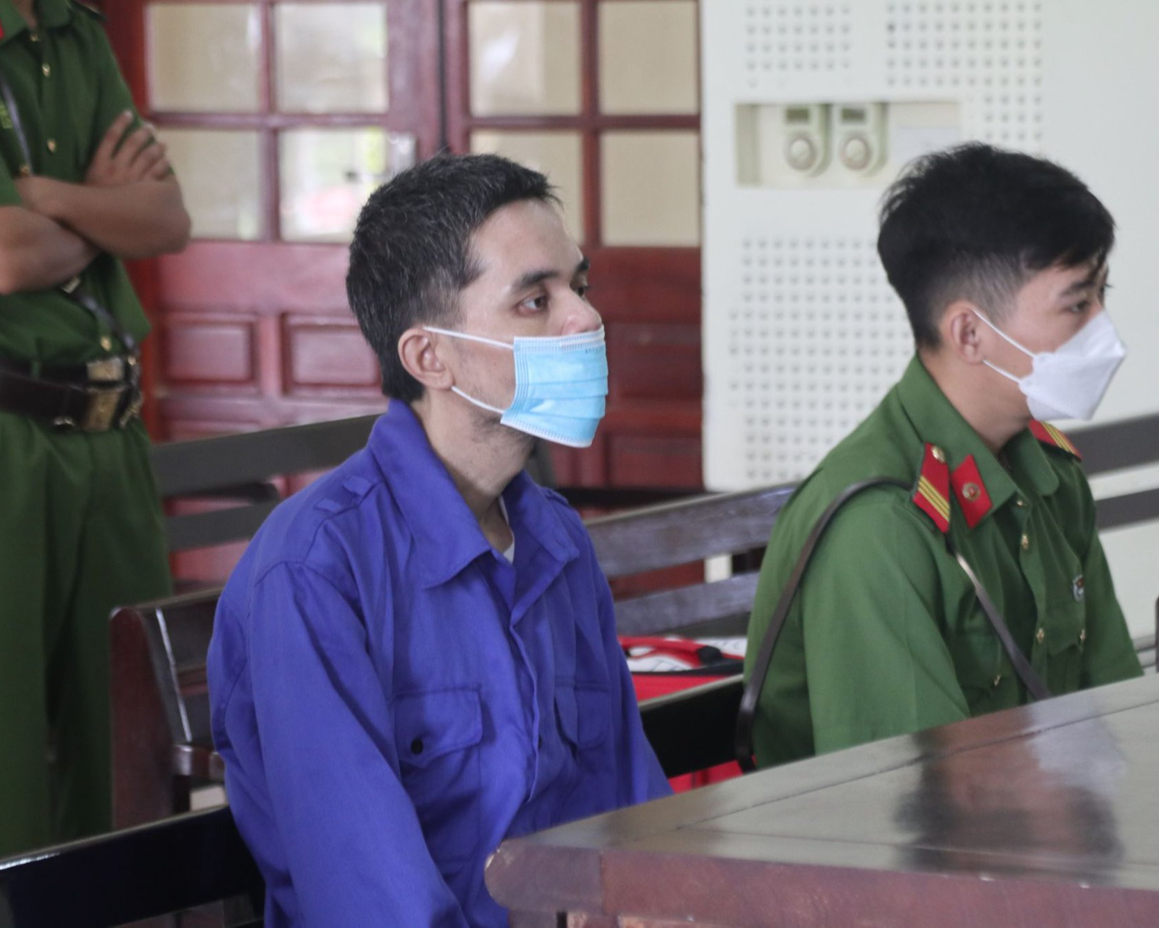 Mâu thuẫn, cầm súng K59 xông vào quán cà phê bắn 1 giám đốc
