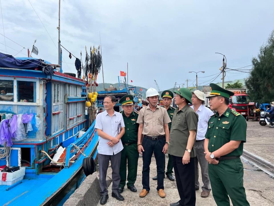 SI&Ecirc;U B&Atilde;O NORU: Hối hả chạy b&atilde;o ở Thừa Thi&ecirc;n - Huế, B&igrave;nh Định - Ảnh 19.