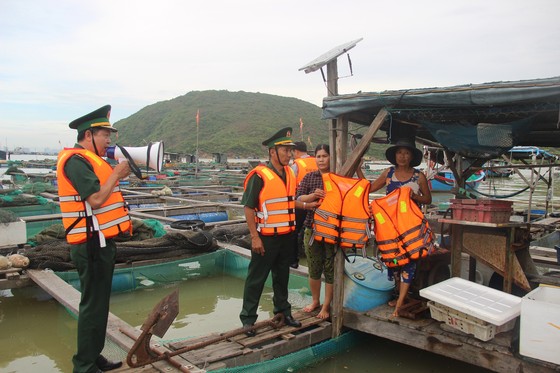 SI&Ecirc;U B&Atilde;O NORU: Hối hả chạy b&atilde;o ở Thừa Thi&ecirc;n - Huế, B&igrave;nh Định - Ảnh 17.