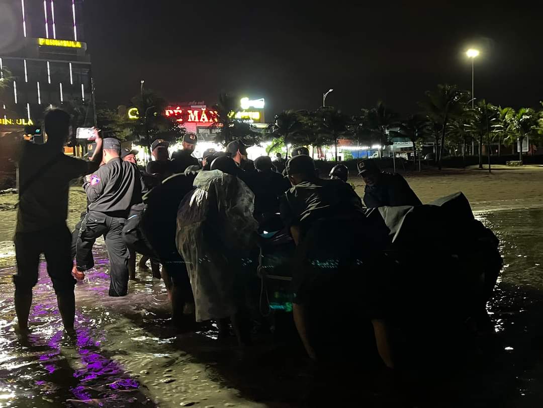 Siêu bão Noru: Đà Nẵng chạy đua trong đêm chuẩn bị ứng phó - Ảnh 4.