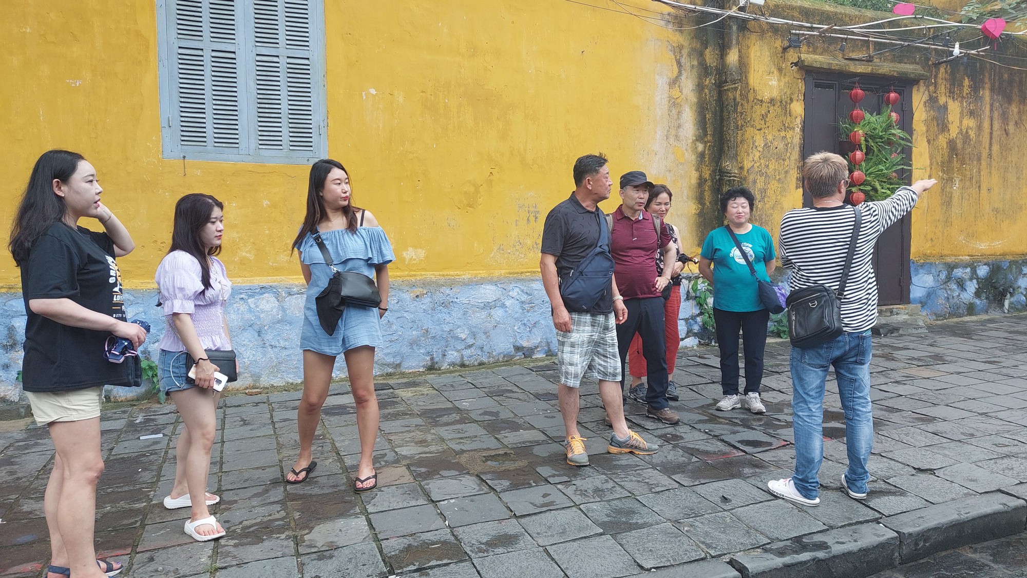 Bộ trưởng L&ecirc; Minh Hoan kiểm tra việc ph&ograve;ng chống b&atilde;o Noru tại Quảng Nam - Ảnh 7.