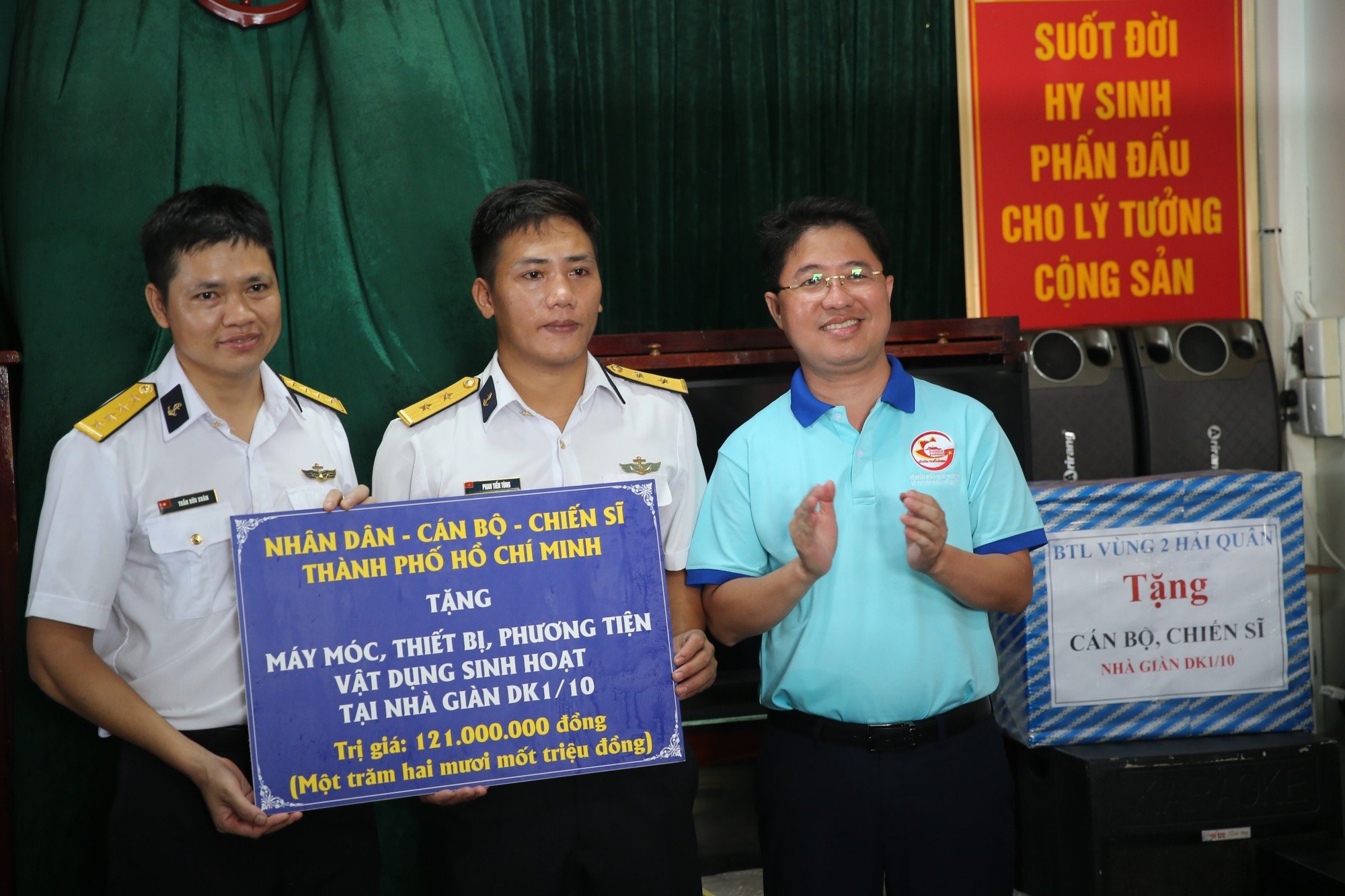 Đo&agrave;n đại biểu TP HCM thăm v&agrave; động vi&ecirc;n c&aacute;n bộ, chiến sĩ Nh&agrave; Gi&agrave;n DK 1/10, đảo Thổ Chu - Ảnh 3.