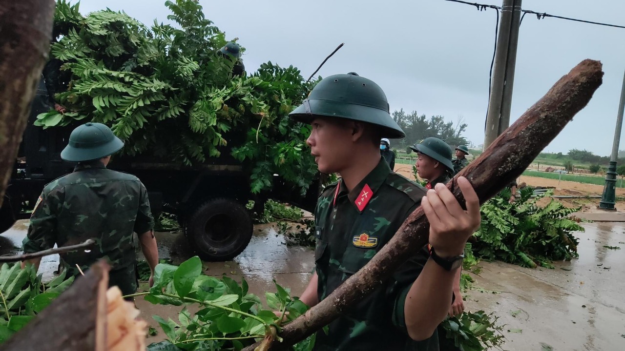 Bão chưa vào, đảo Lý Sơn đã có mưa to và gió giật cấp 8