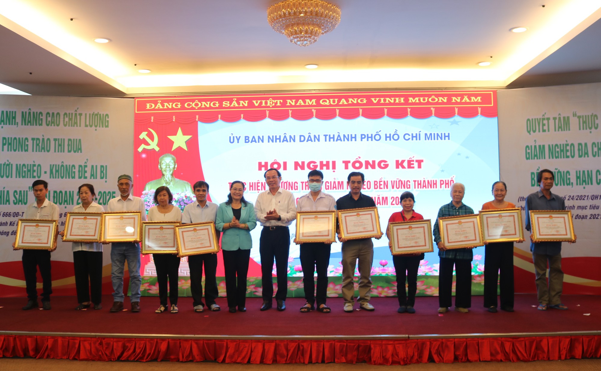 B&iacute; thư Th&agrave;nh ủy TP HCM Nguyễn Văn N&ecirc;n: Hạnh ph&uacute;c l&agrave; b&ecirc;n cạnh ch&uacute;ng ta kh&ocirc;ng c&oacute; người ngh&egrave;o kh&oacute;! - Ảnh 2.