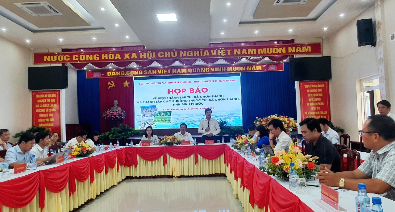 Chơn Th&agrave;nh l&ecirc;n thị x&atilde;, gi&aacute; đất c&oacute; g&igrave; thay đổi? - Ảnh 1.