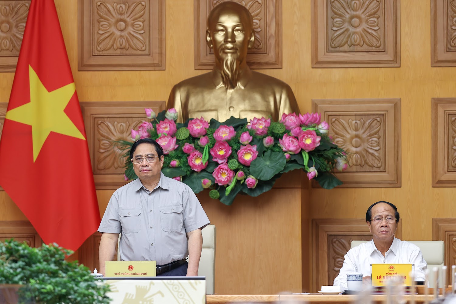 Thủ tướng Phạm Minh Ch&iacute;nh triệu tập cuộc họp ứng ph&oacute; khẩn cấp b&atilde;o số 4 - Ảnh 1.