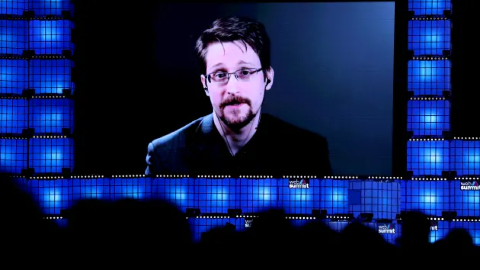Nga cấp quốc tịch cho "người thổi còi" Edward Snowden