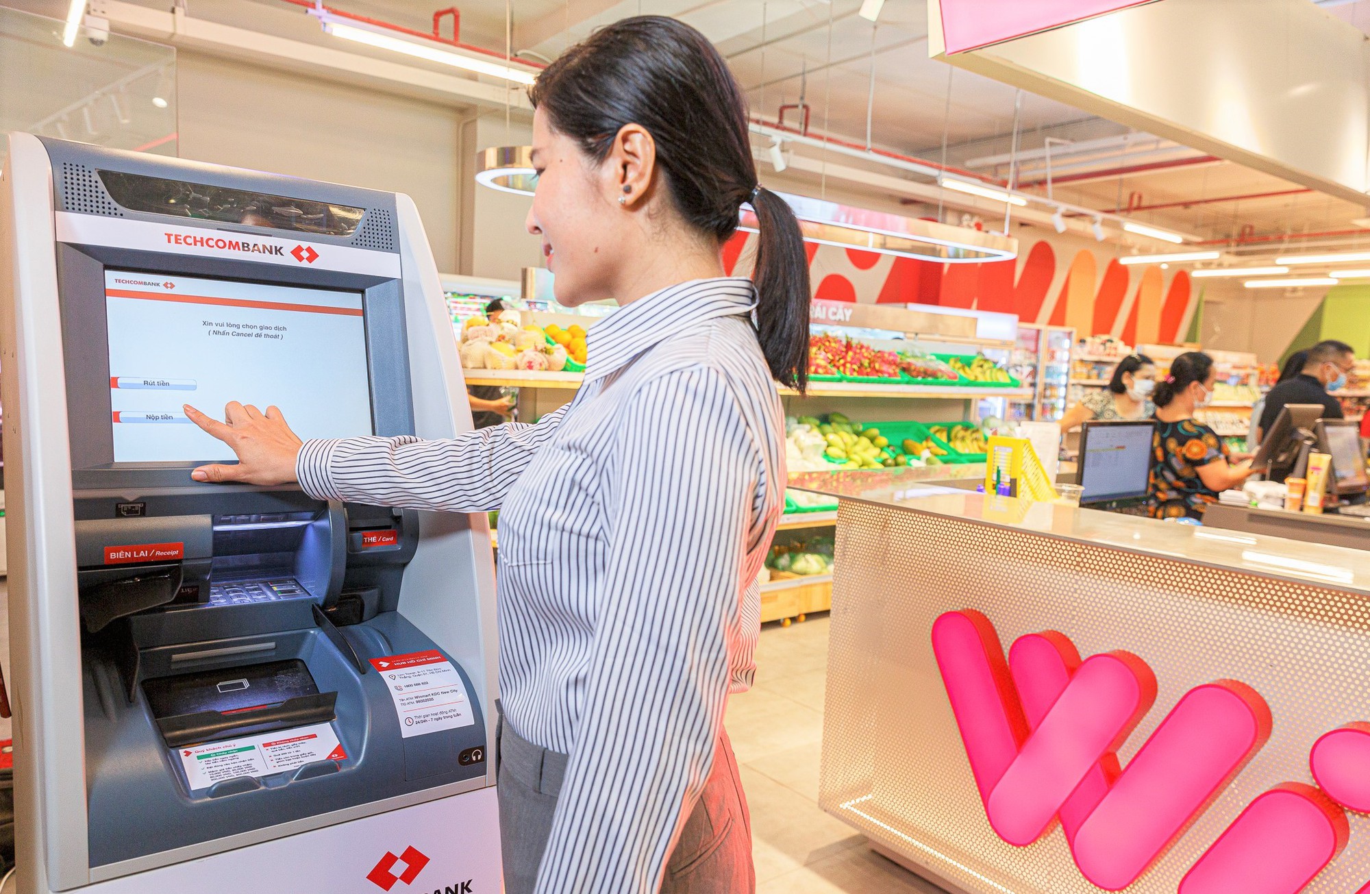 Techcombank v&agrave; Masan mang &ldquo;ng&acirc;n h&agrave;ng trong tầm tay&rdquo; tới chuỗi cửa h&agrave;ng Win - Ảnh 2.