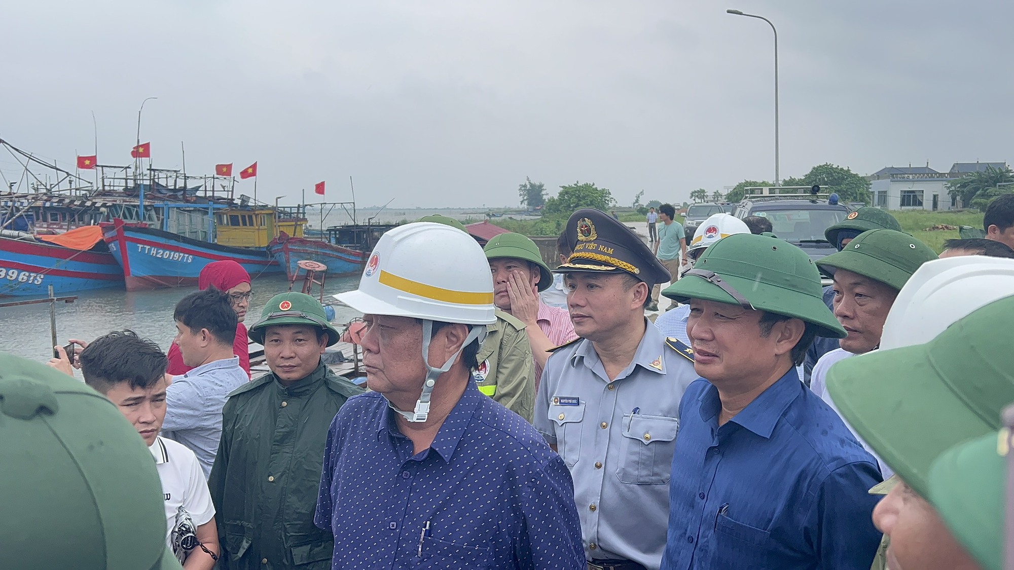 Bộ trưởng Lê Minh Hoan: Kiên quyết không cho ngư dân ở lại trên tàu cá