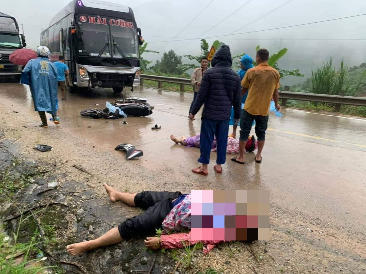 Về nhà tránh bão, hai vợ chồng bị tai nạn tử vong