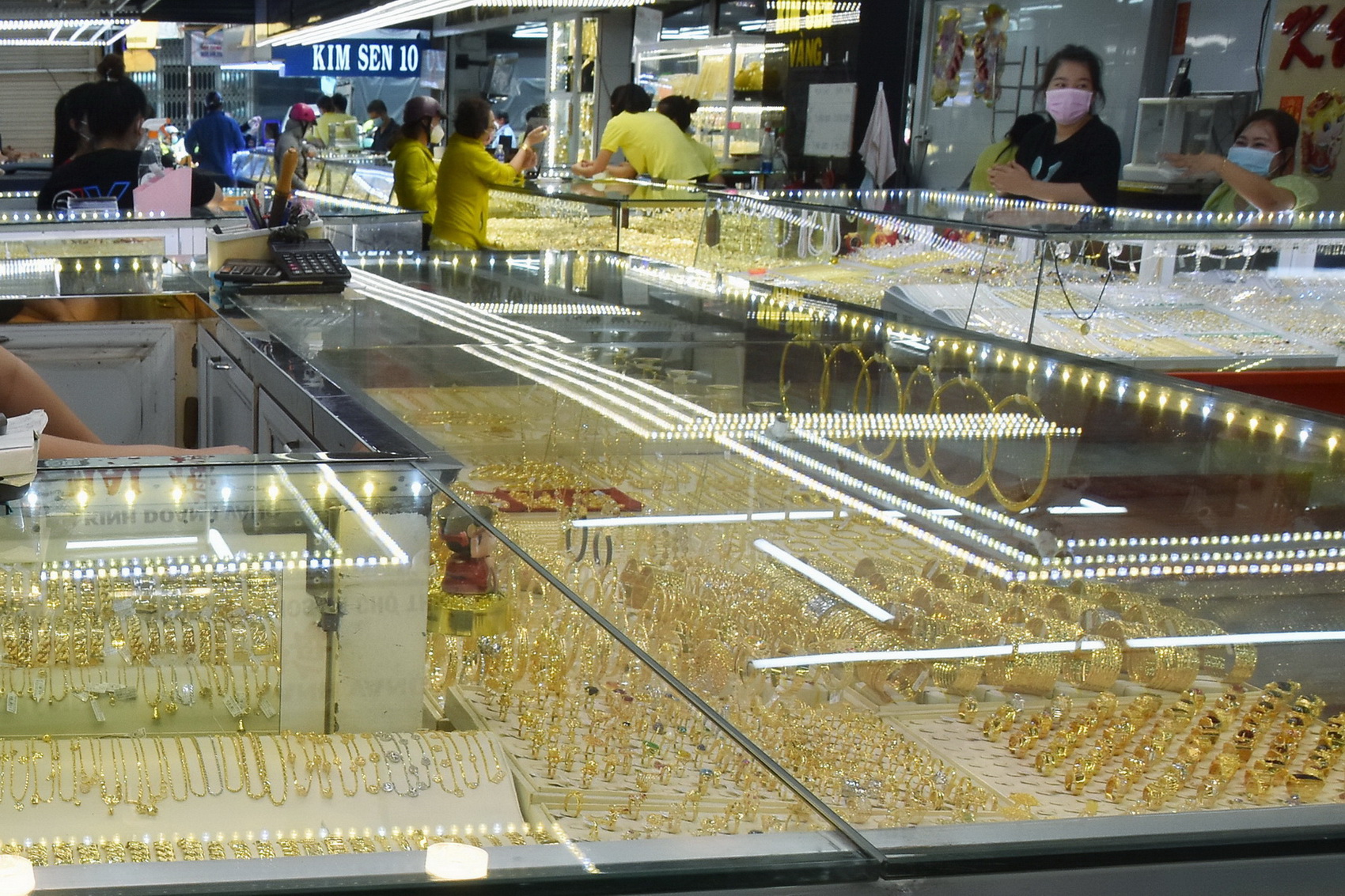 Giá vàng hôm nay 28-9: Vàng SJC giảm hơn 1 triệu đồng/lượng