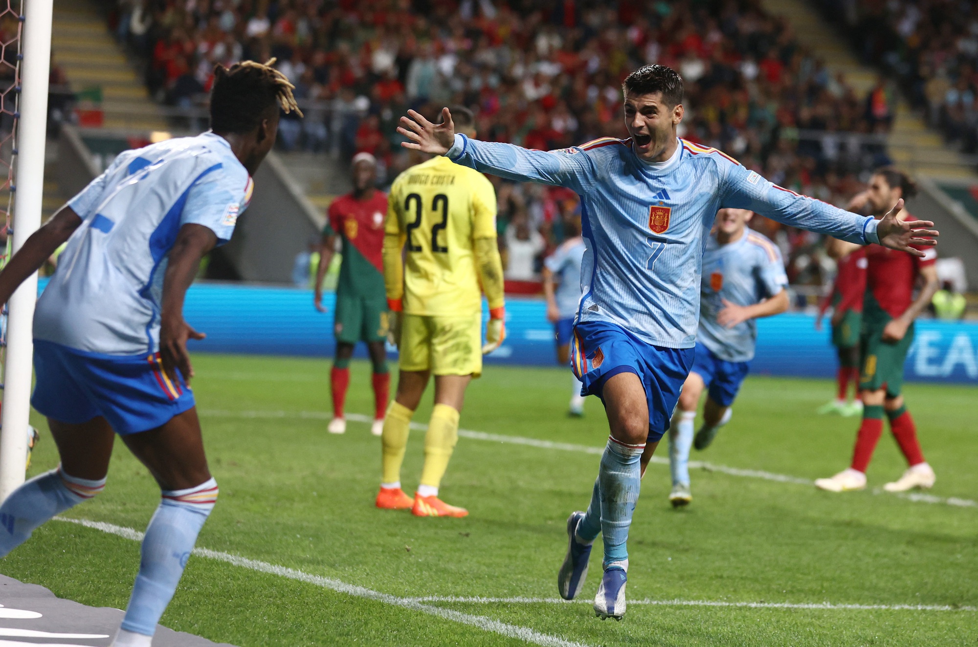Tây Ban Nha giành vé phút 88, Ronaldo lỗi hẹn Nations League