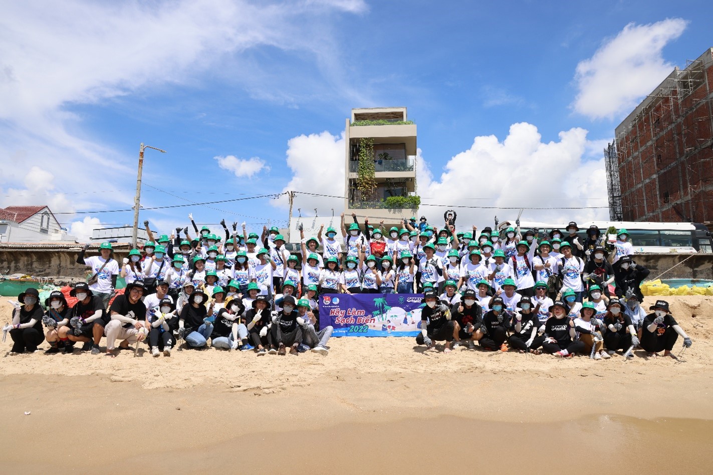 C.P. Việt Nam thu gom r&aacute;c tại c&aacute;c b&atilde;i biển B&agrave; Rịa - Vũng T&agrave;u - Ảnh 5.