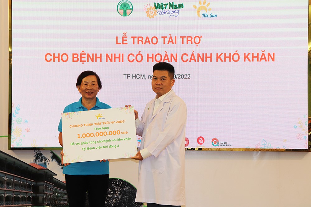 Bệnh nhi ung thư được hỗ trợ 1 tỉ đồng điều trị - Ảnh 3.