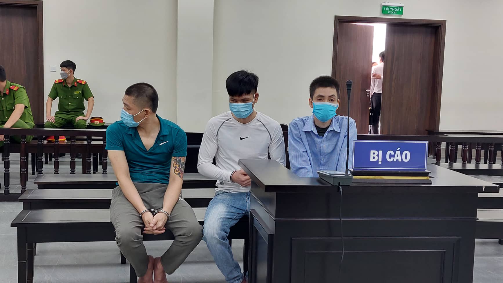 Bị đ&aacute;nh do nghi ngờ tr&ecirc;u ghẹo bạn g&aacute;i, d&ugrave;ng b&uacute;a định truy s&aacute;t nam thanh ni&ecirc;n - Ảnh 1.