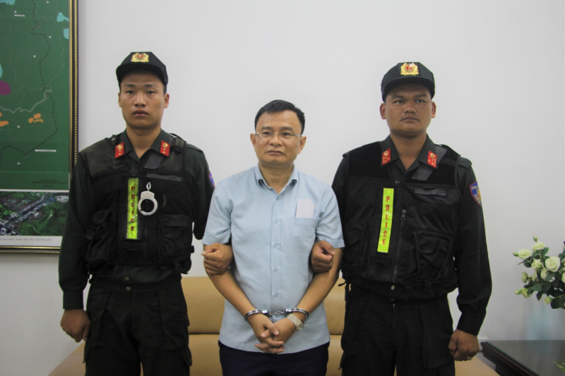 “Ăn tiền” dự án sân bay, nhiều cán bộ và một trưởng thôn bị bắt
