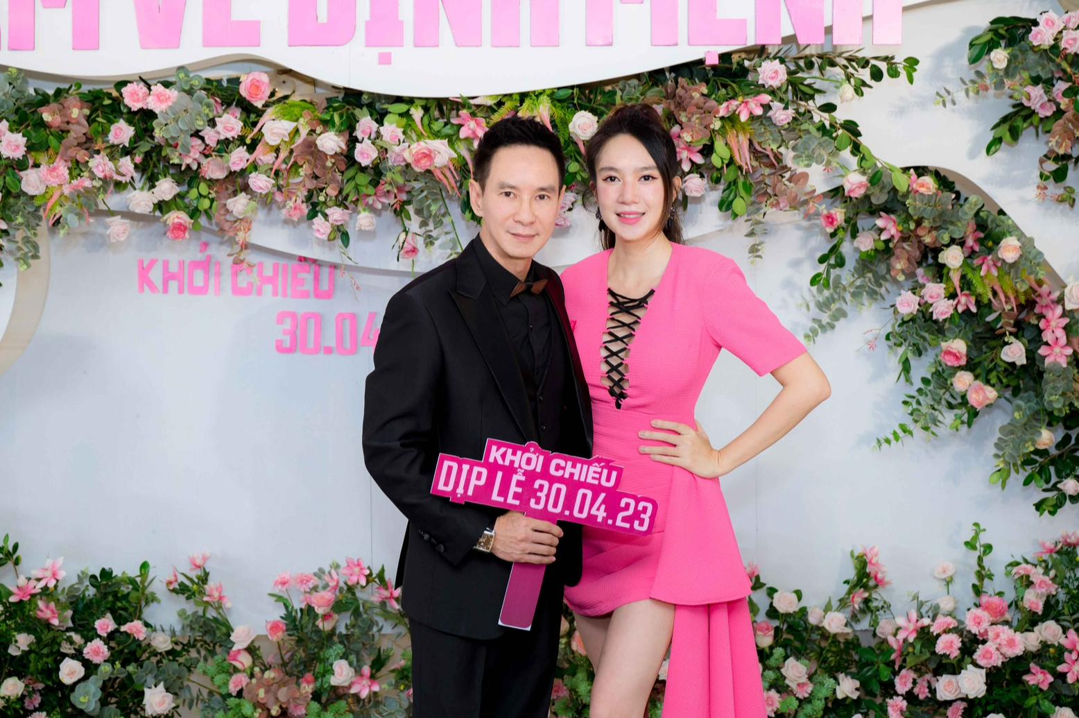 Minh Hà duyên dáng bên Lý Hải