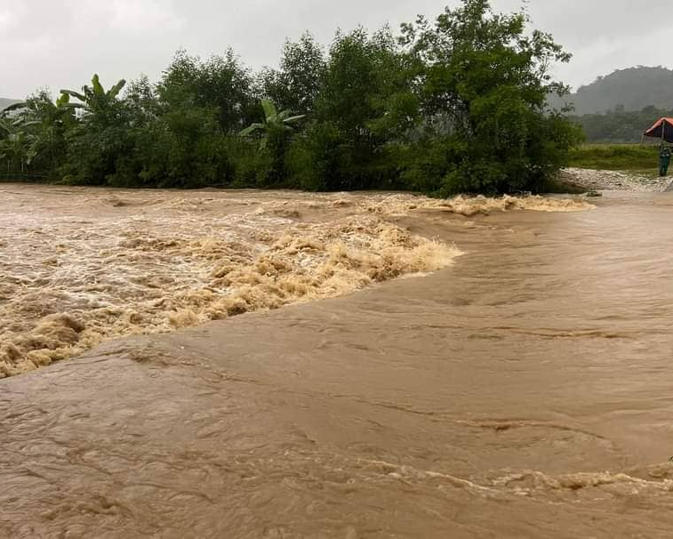 Mưa lũ khiến hơn 7.300 nhà dân bị ngập, 2 người chết, 1 người mất tích